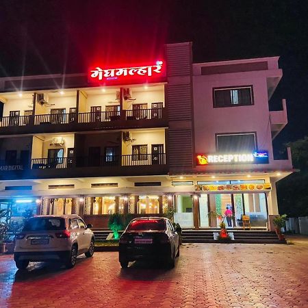 Jejuri Hotel Meghmalhar Lodging מראה חיצוני תמונה