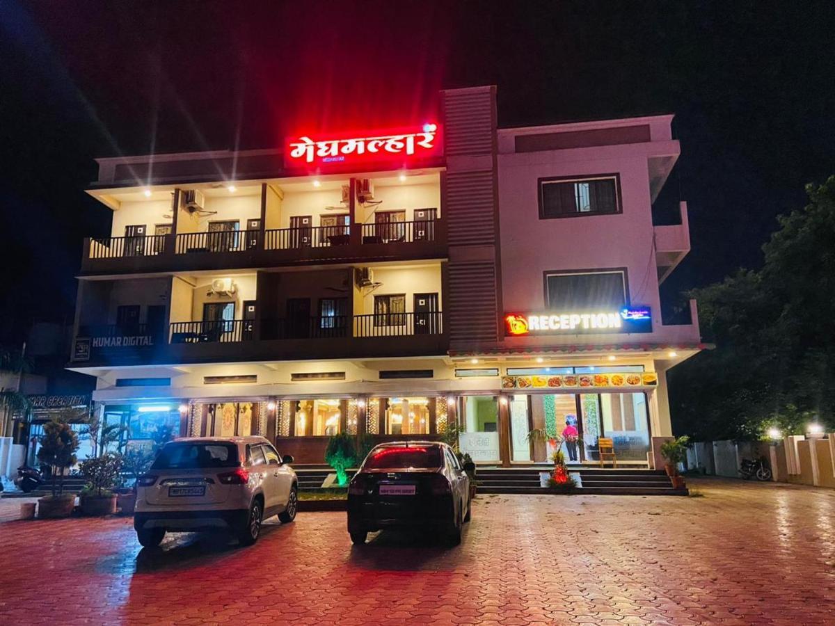 Jejuri Hotel Meghmalhar Lodging מראה חיצוני תמונה