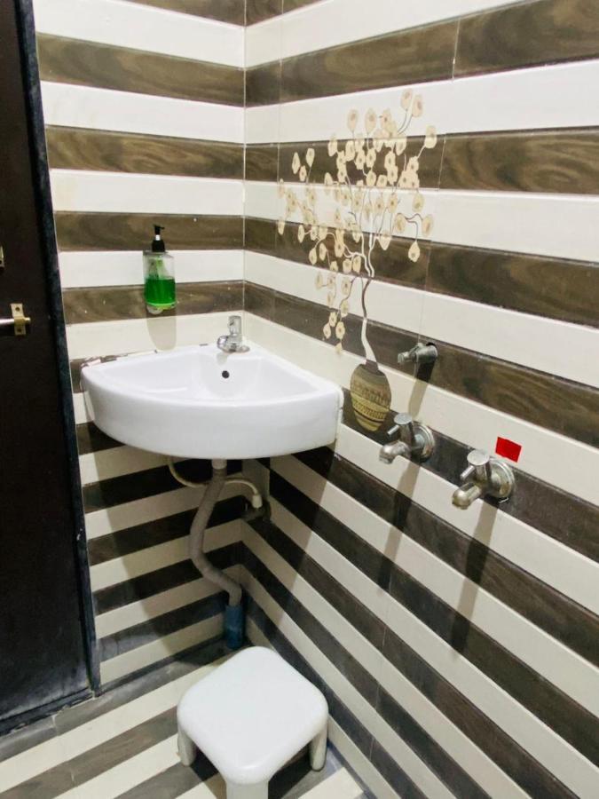 Jejuri Hotel Meghmalhar Lodging מראה חיצוני תמונה