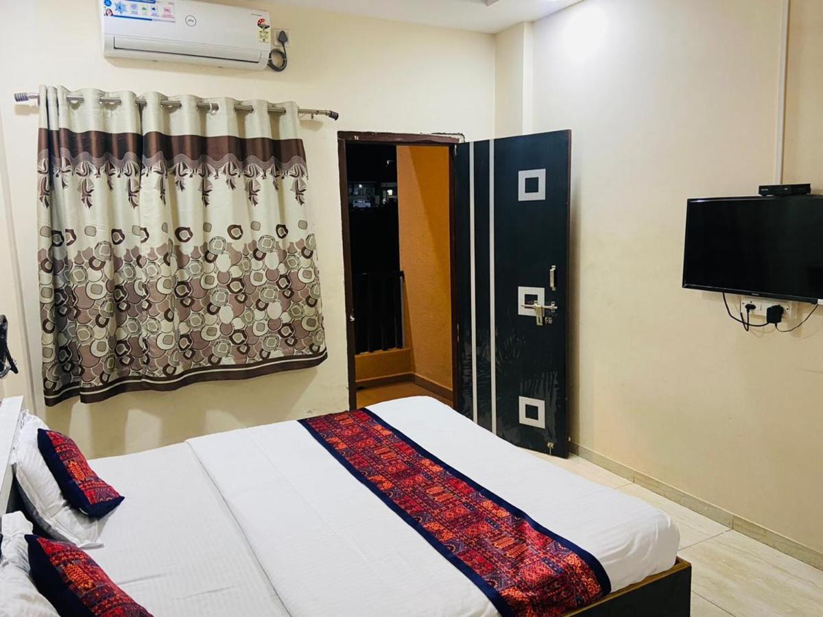 Jejuri Hotel Meghmalhar Lodging מראה חיצוני תמונה