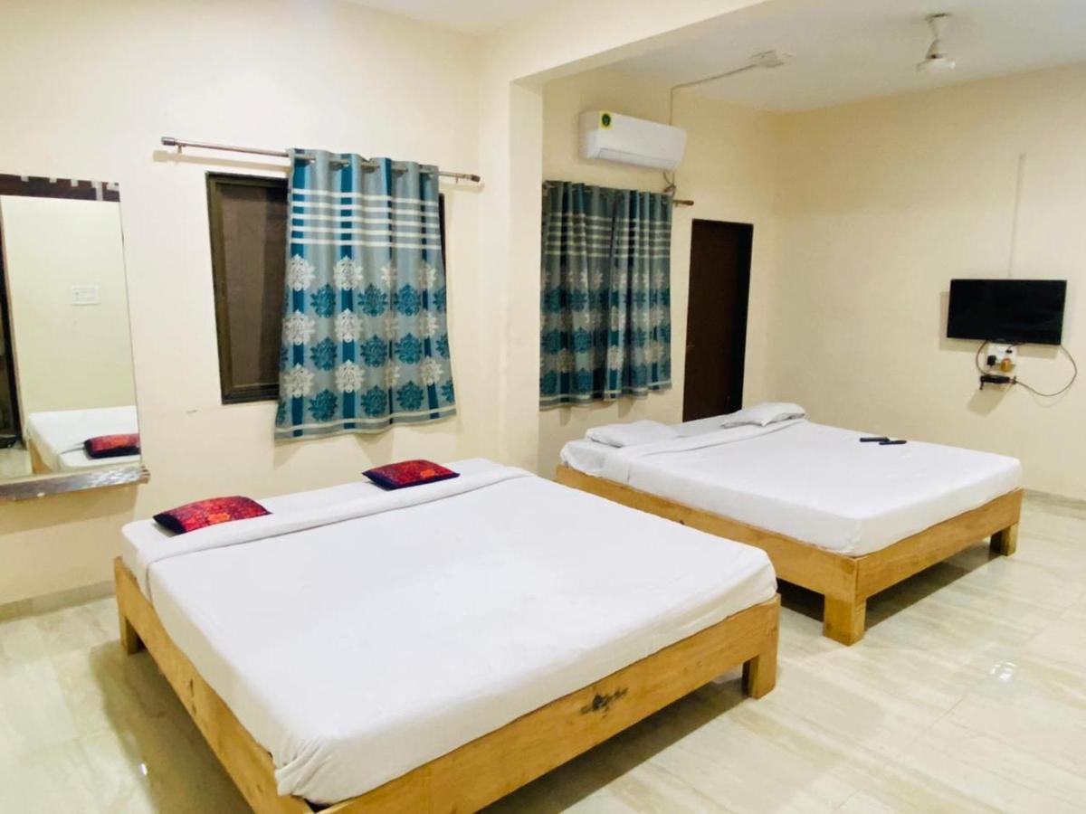 Jejuri Hotel Meghmalhar Lodging מראה חיצוני תמונה