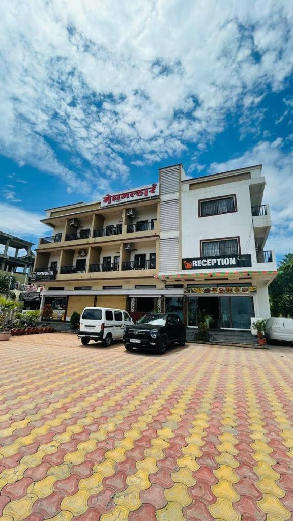 Jejuri Hotel Meghmalhar Lodging מראה חיצוני תמונה